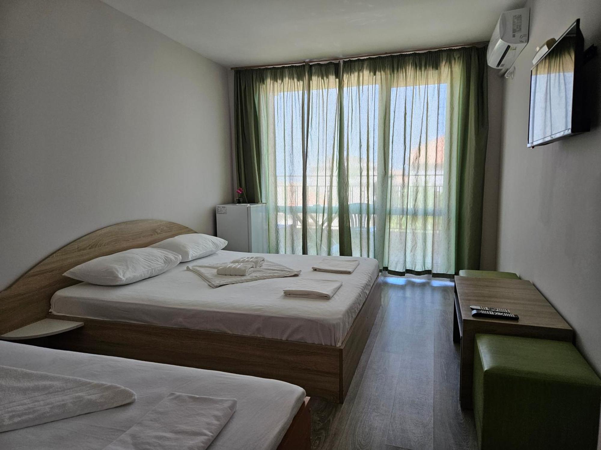 Family House Manolov Hotel Obzor Exterior foto