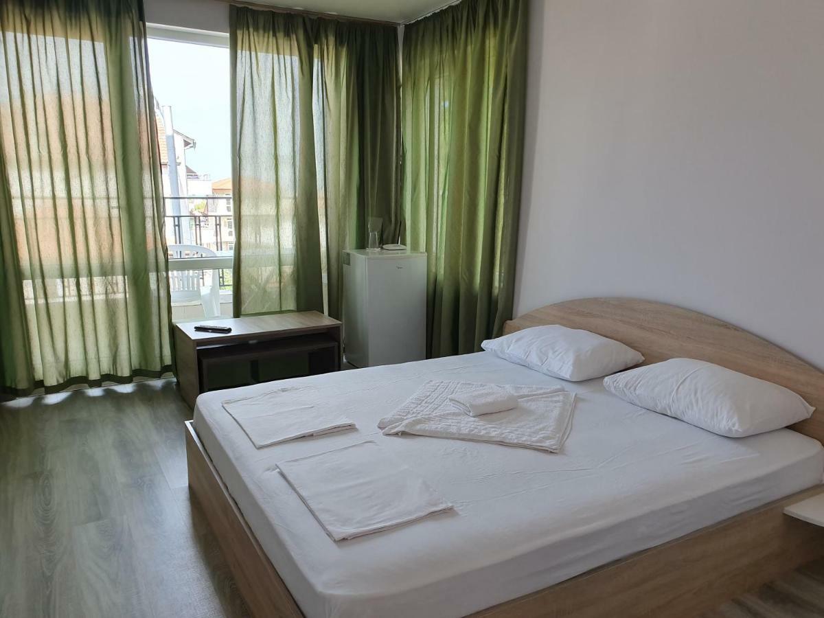 Family House Manolov Hotel Obzor Exterior foto